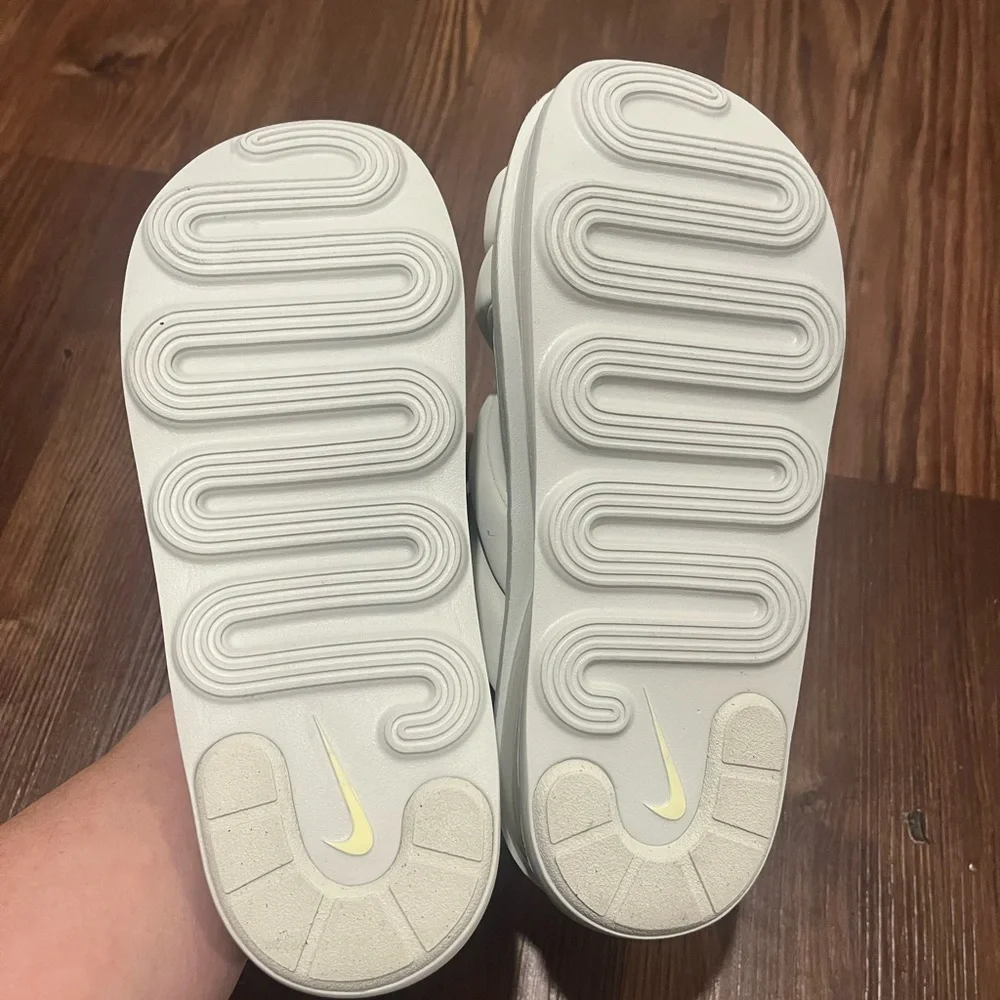 Nike Air Max Isla Sandal Summit White Phantom (Women's) Size 8